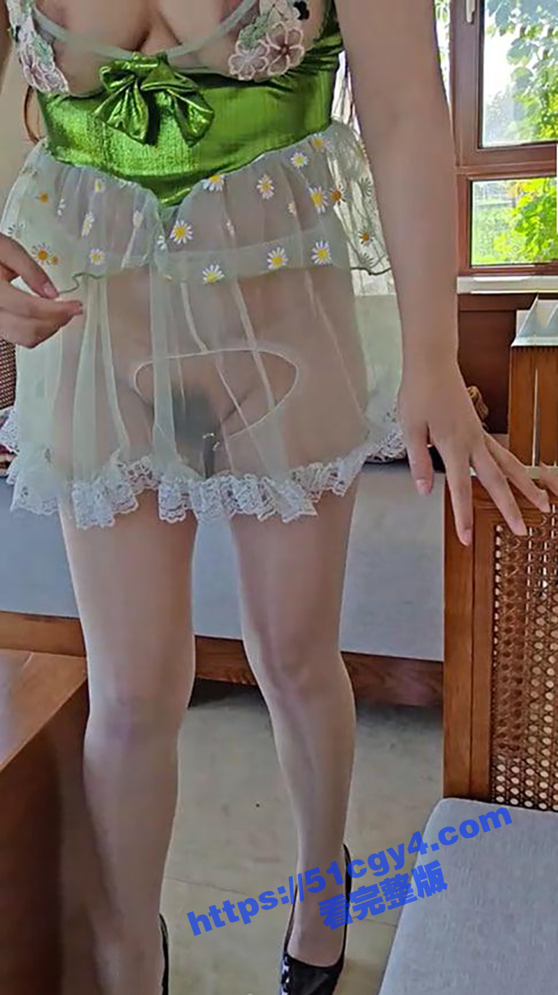 海角乱伦之善良的小嫂子 穿透明性感套装野外打炮 公园草坪上暴力抽插