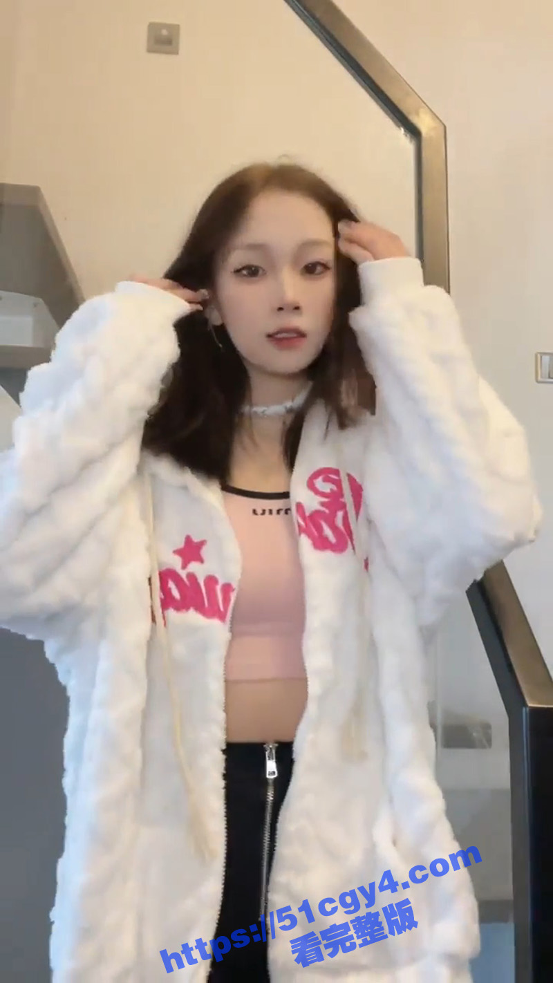 抖音风少女家中全裸骚相关图片