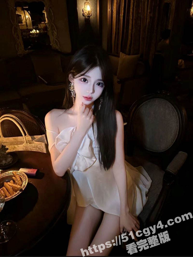 长腿高颜值女神性爱私相关图片