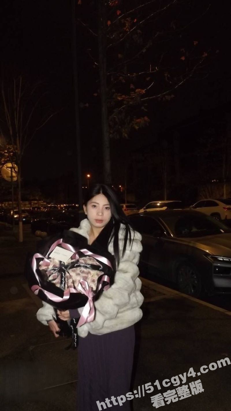 清纯美乳女大学生和男相关图片