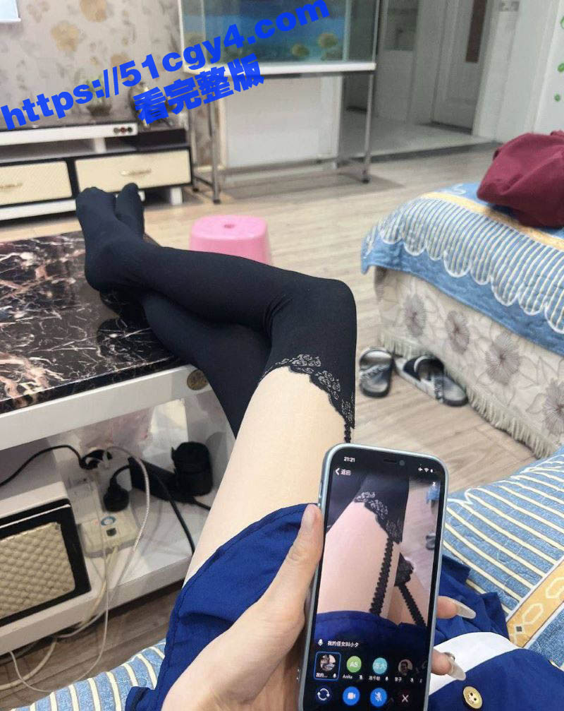 短发黑丝女大学生酒店相关图片