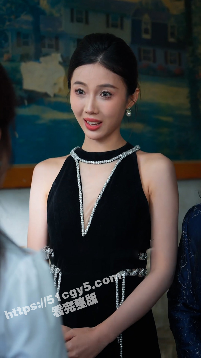 每日短剧《回乡敬母》相关图片