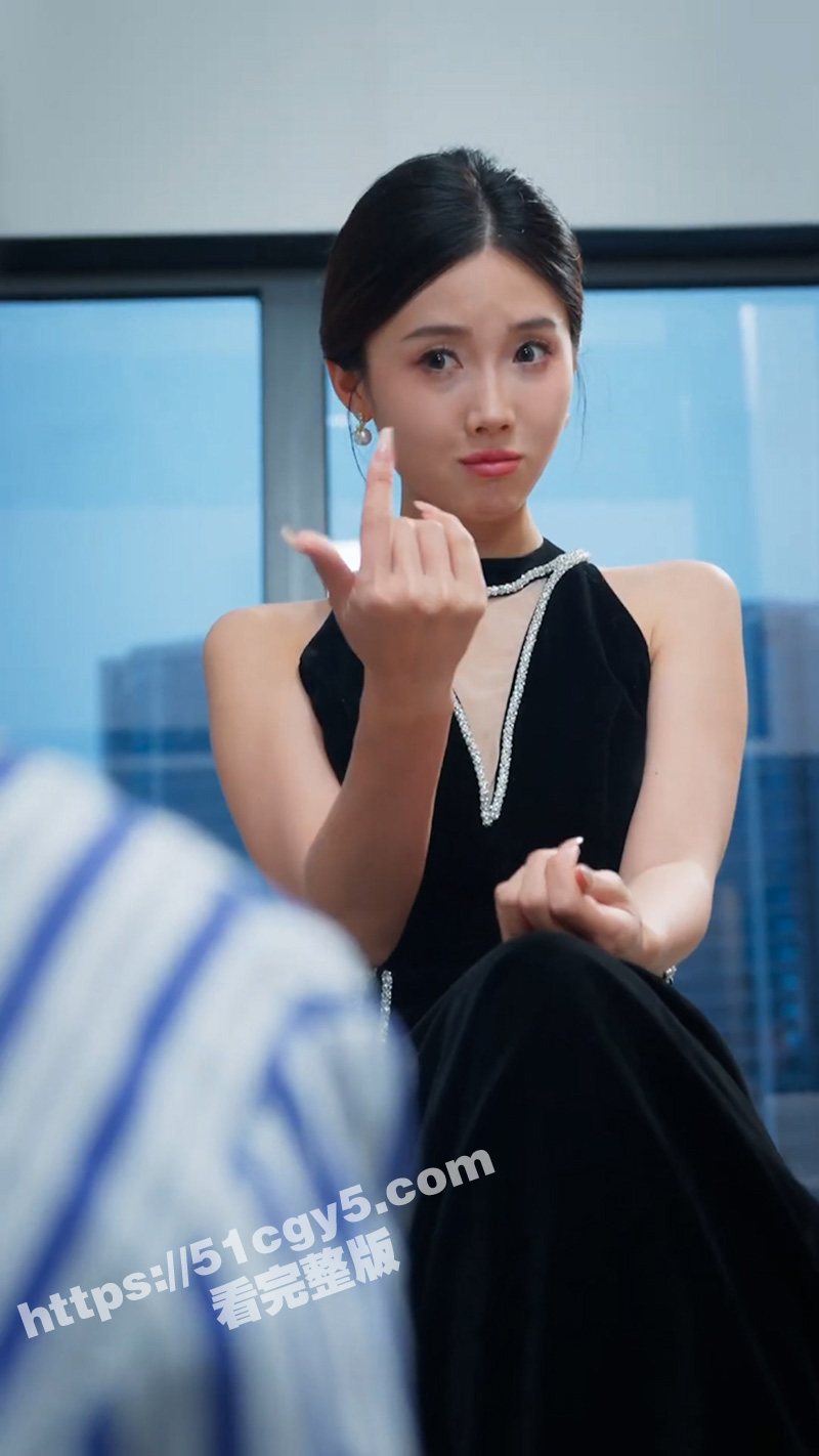 每日短剧《回乡敬母》相关图片