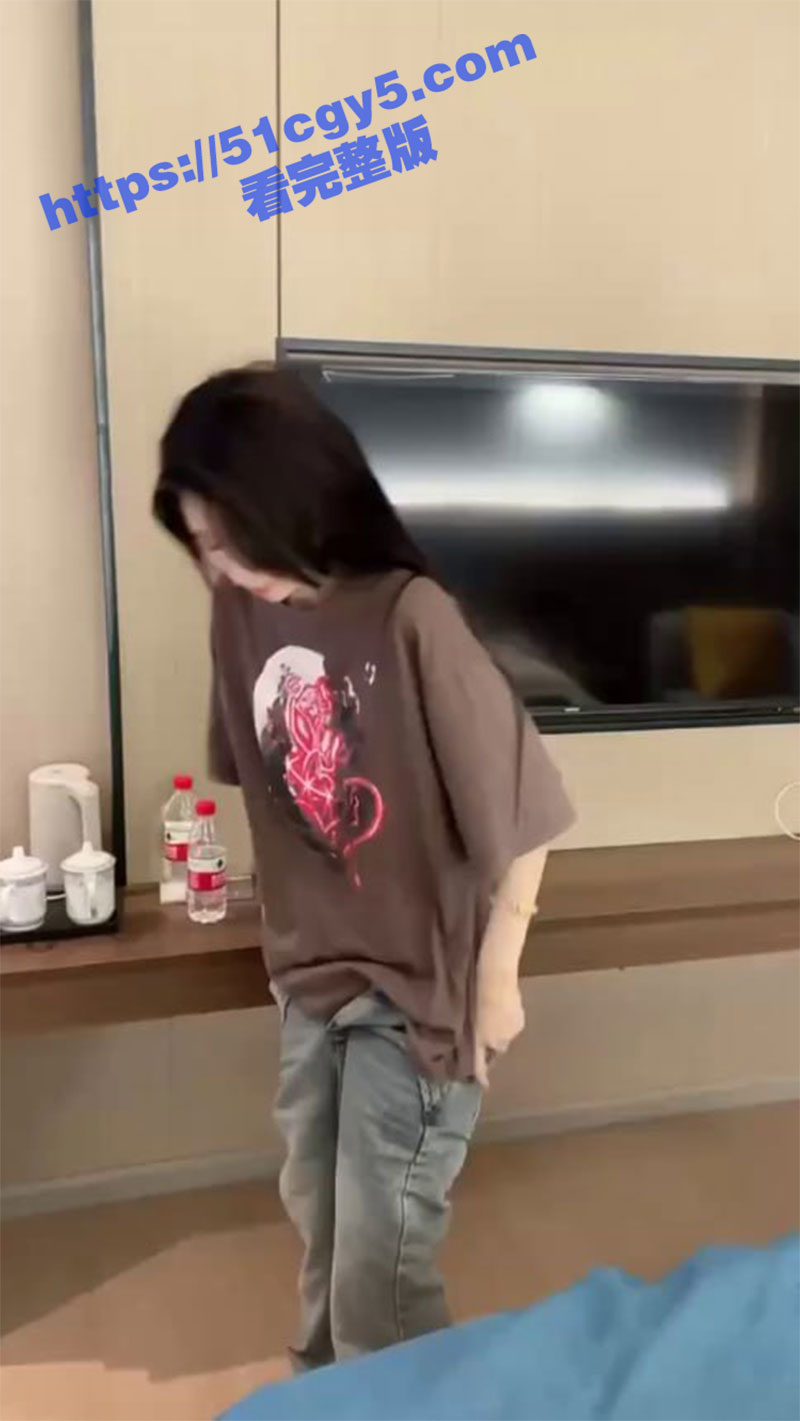 高颜值技校校花被土豪重金拿下 为了操回本从床上干到地下 差点把妹子给操死！