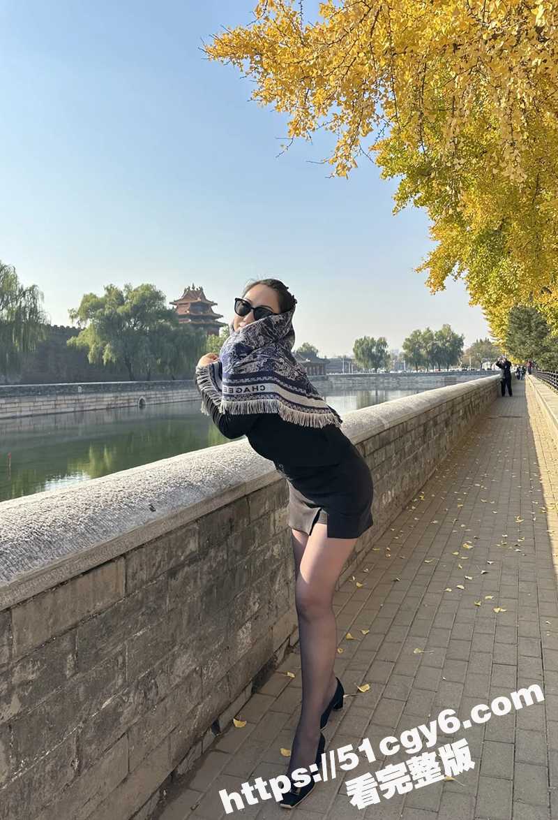路人偷拍公园大爷嫖娼相关图片