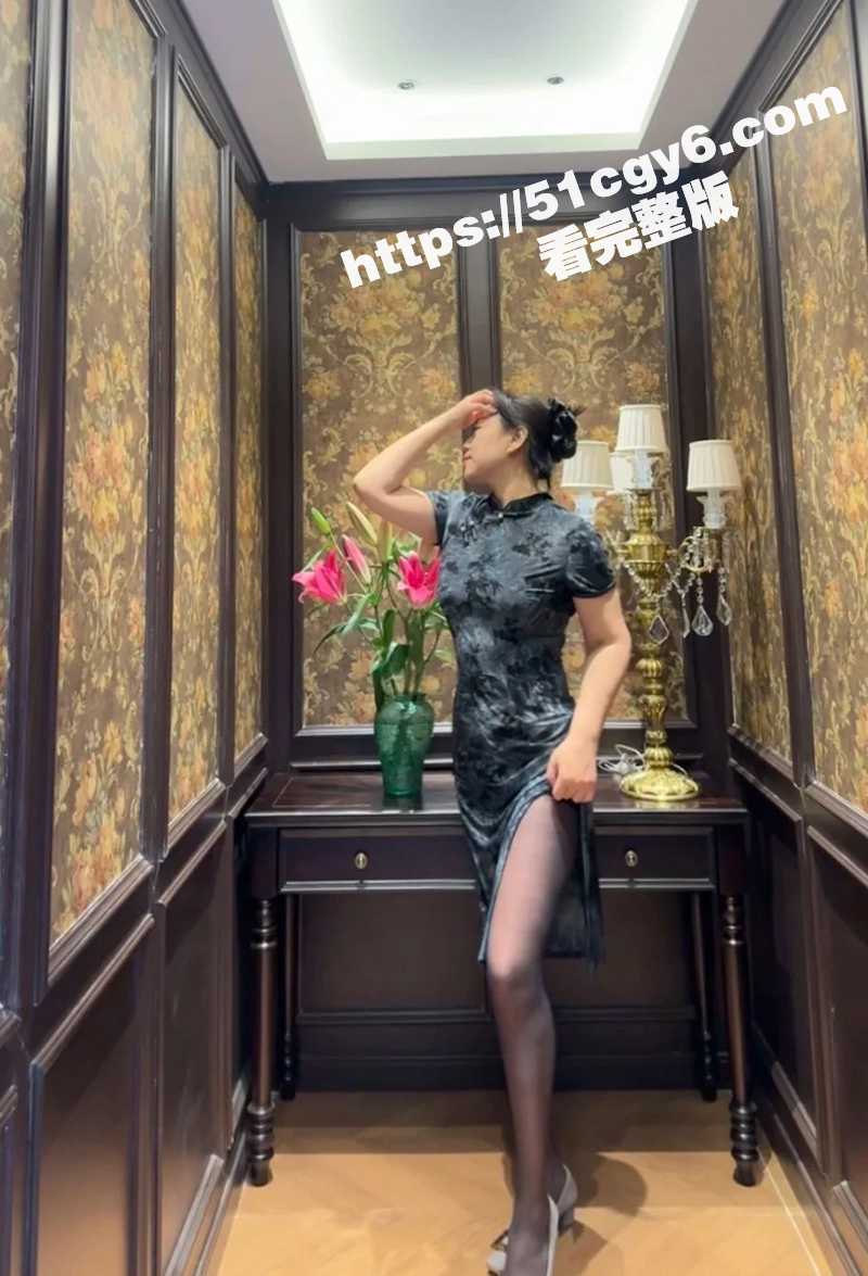 路人偷拍公园大爷嫖娼相关图片