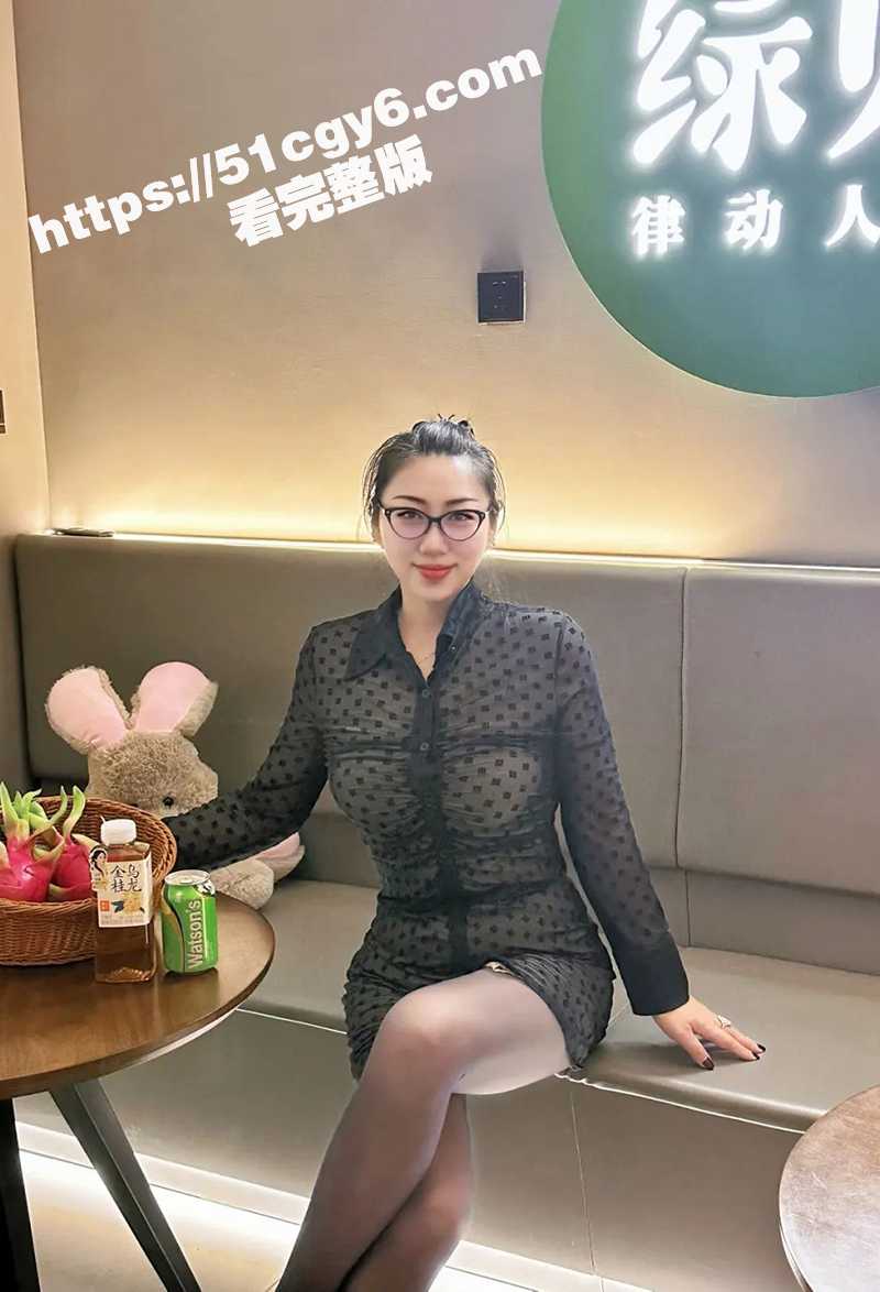 路人偷拍公园大爷嫖娼相关图片