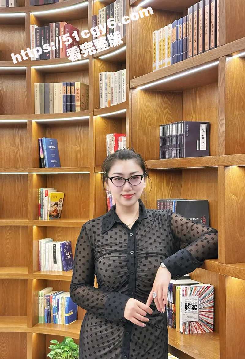 路人偷拍公园大爷嫖娼相关图片