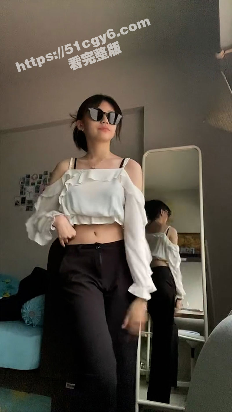 极品反差高中生 00后 蜂腰嫩穴人前女神白月光人后校服诱惑 暴力揉捏嫩乳大展母狗风范！