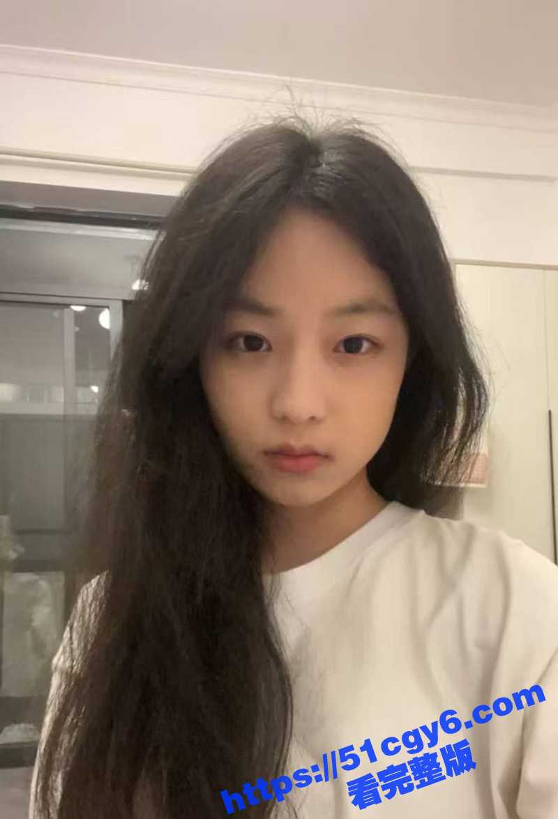 独家曝光！瓜友酒吧搭讪清纯女大学生 带到酒店激情性爱 大屌后入狠操 叫床声甜美动人