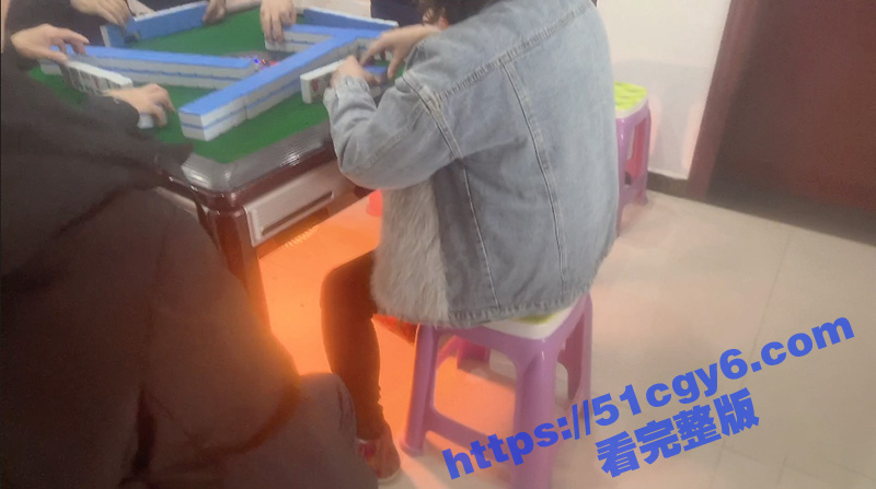 海角乱伦之丰乳肥臀的姐姐 大屌弟弟轮流贯穿亲姐妹骚穴 双双哀叫臣服于胯下
