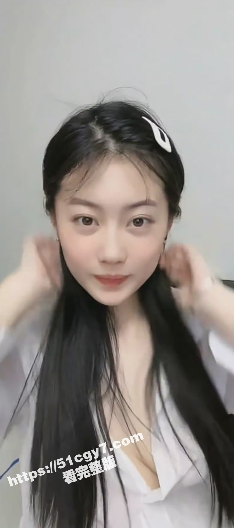 抖音高颜值女网红 虾滑 榜一大哥定制福利 假鸡巴深情口交 疯狂抽插白虎骚穴！