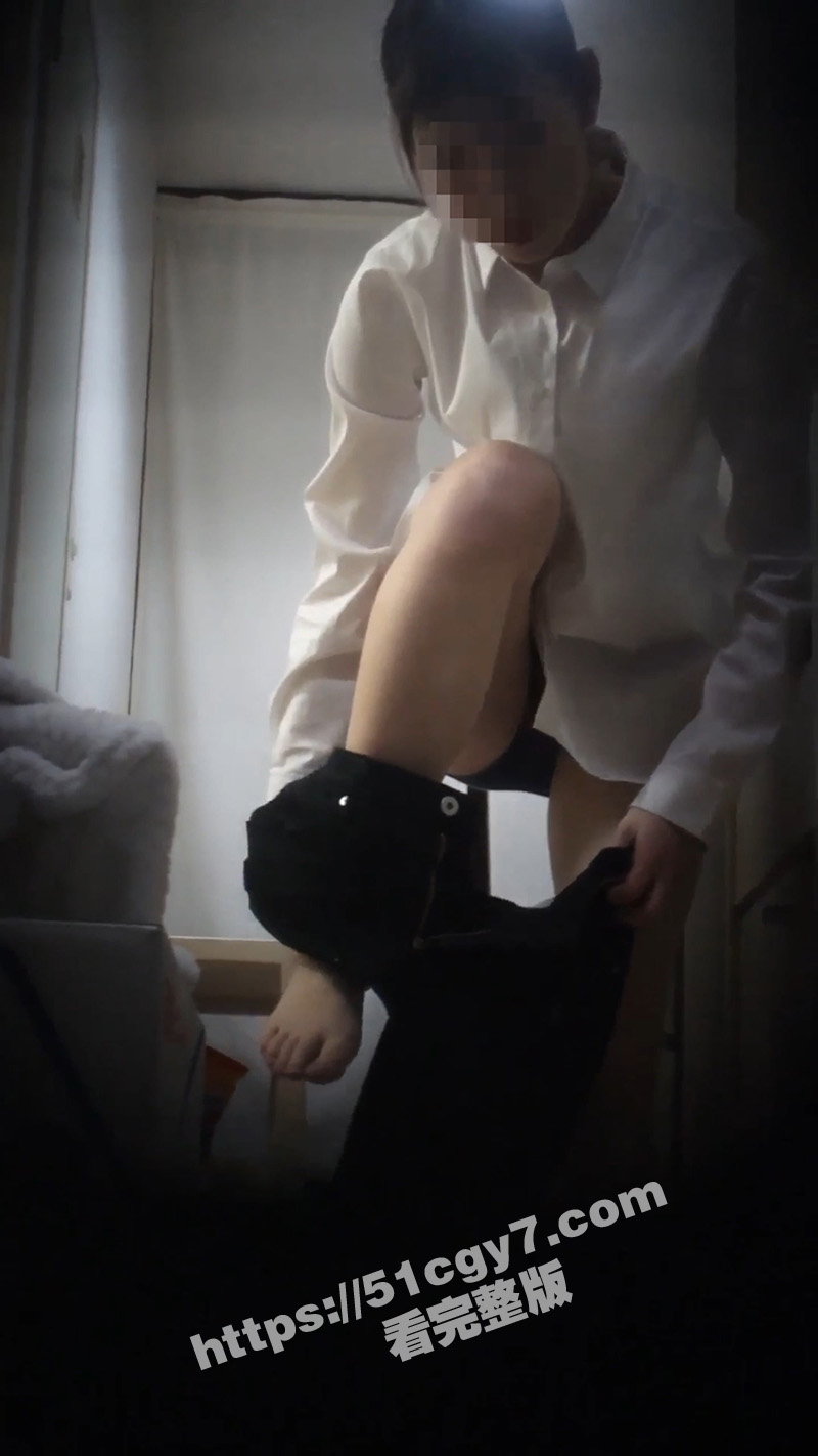大学女生宿舍偷拍系列相关图片