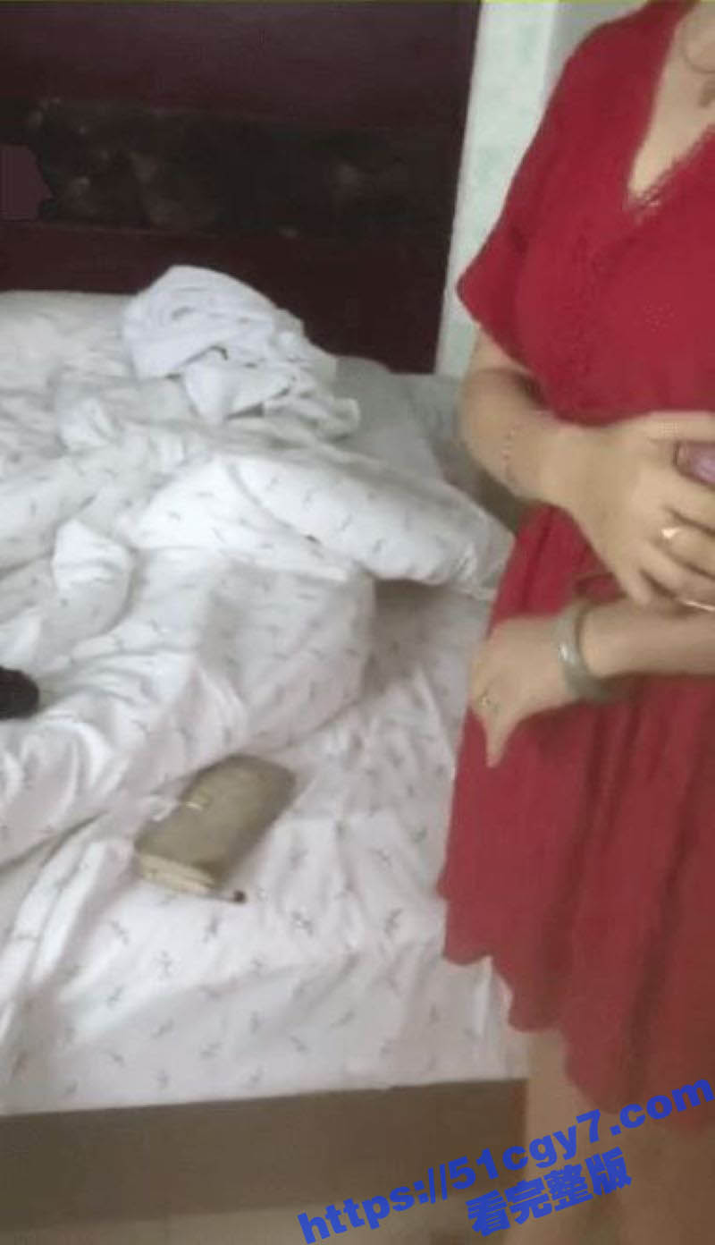 浙江小伙嫖娼 如狼似虎年纪的大妈 结果用力过猛晕死过去！大妈现场心肺复苏 别人嫖娼要钱 小伙这是要命啊！