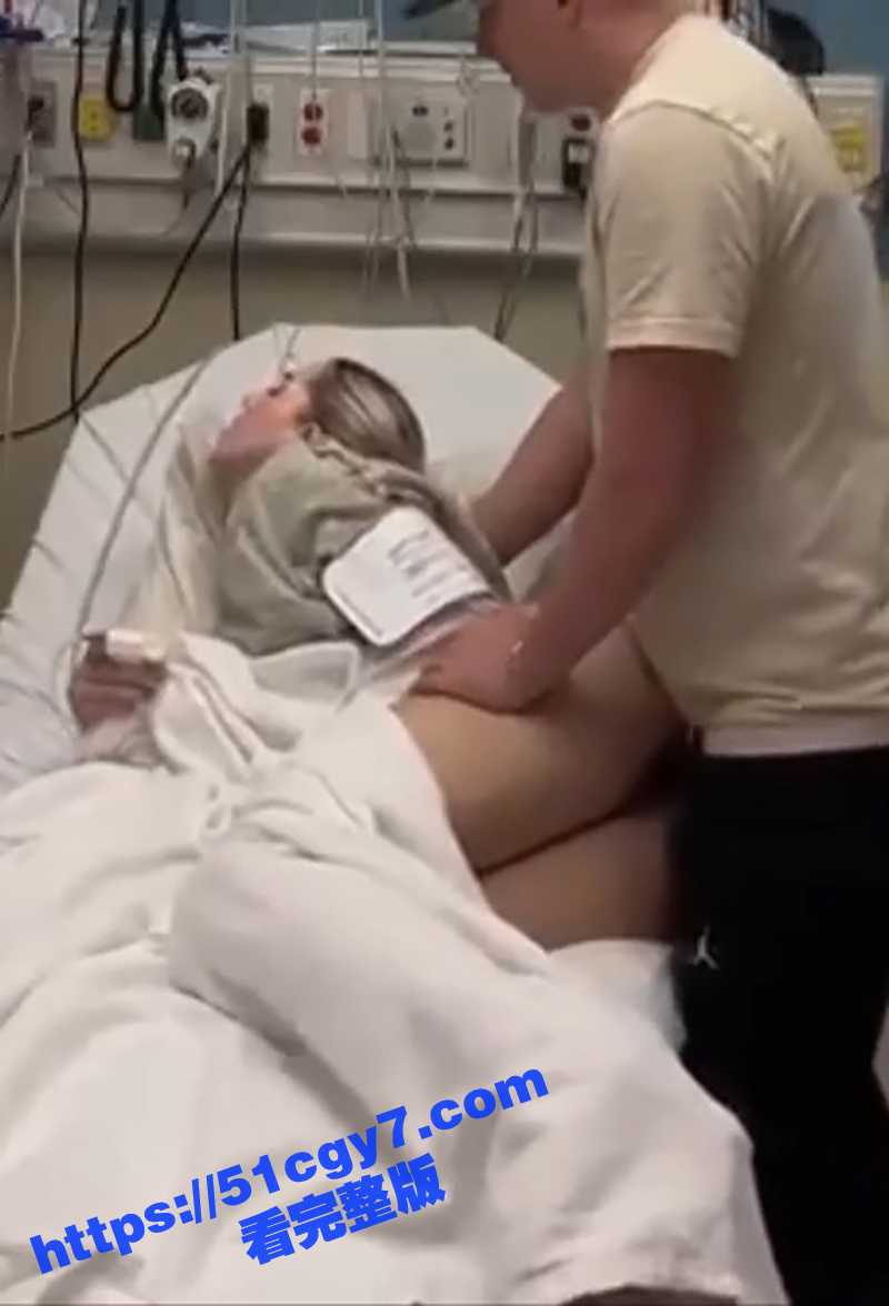 国外性感美女 与男友相关图片