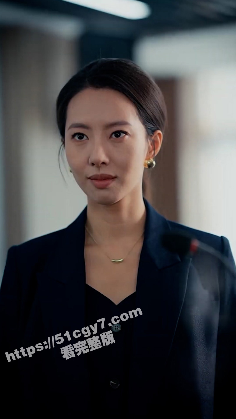 每日短剧《她从火光中相关图片