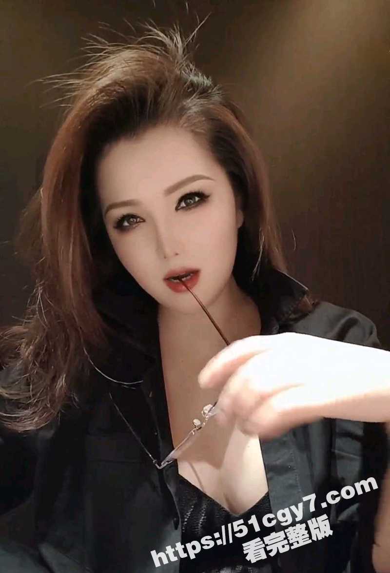 抖音巨乳少妇 香阁 相关图片