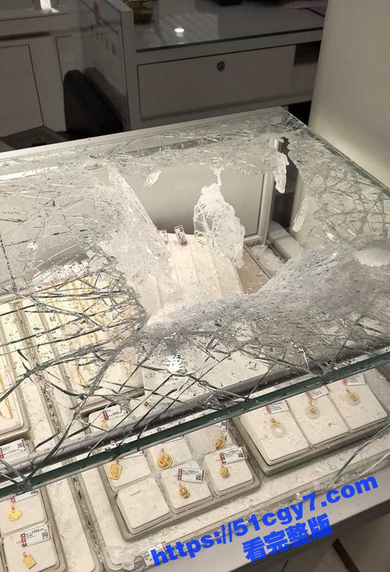 北京商场惊现变态狂徒相关图片