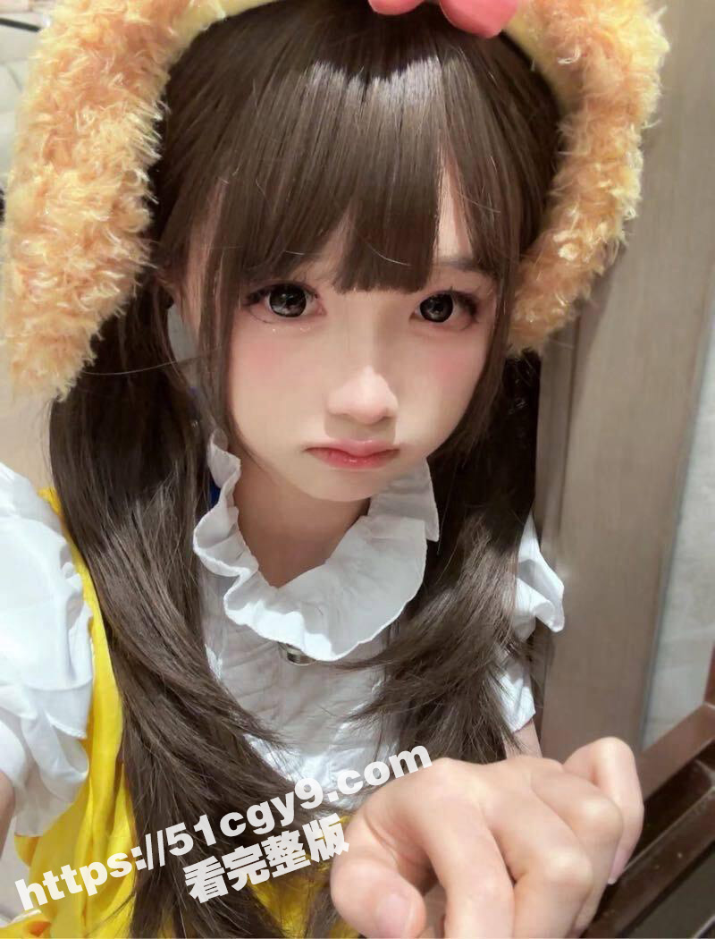 南京反差女大学生宿舍偷偷自慰 用震动棒把自己玩到高潮痉挛！