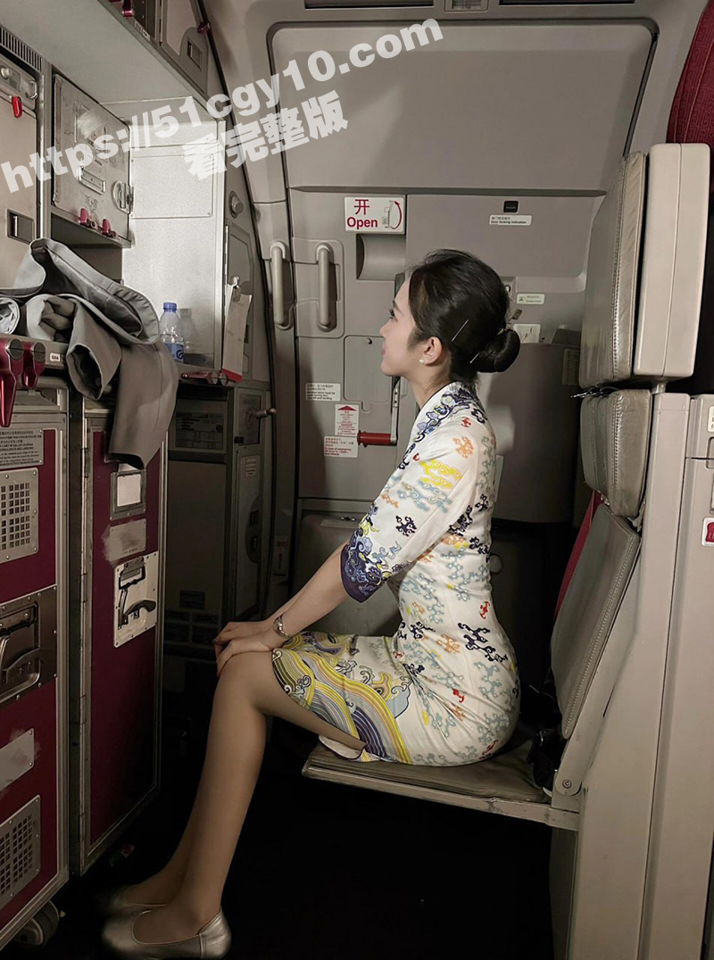 海航绝美空姐 雨晴 下海接客视频曝光 金主定制高跟鞋女王爆操剧情！
