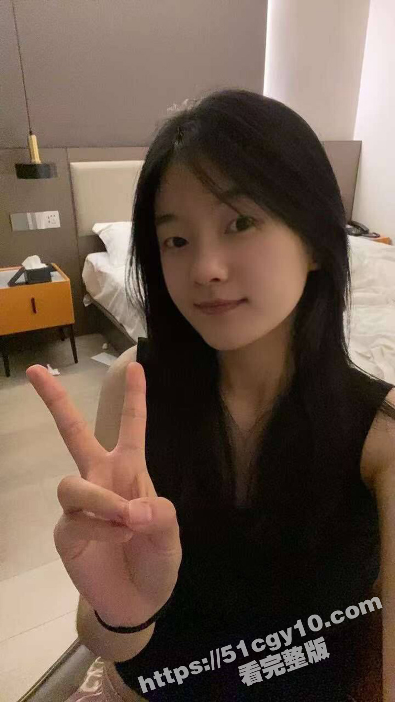 北京外国语大学反差婊 刘薇 宿舍跟男友裸聊自慰 激情做爱视频分手后被渣男曝光！