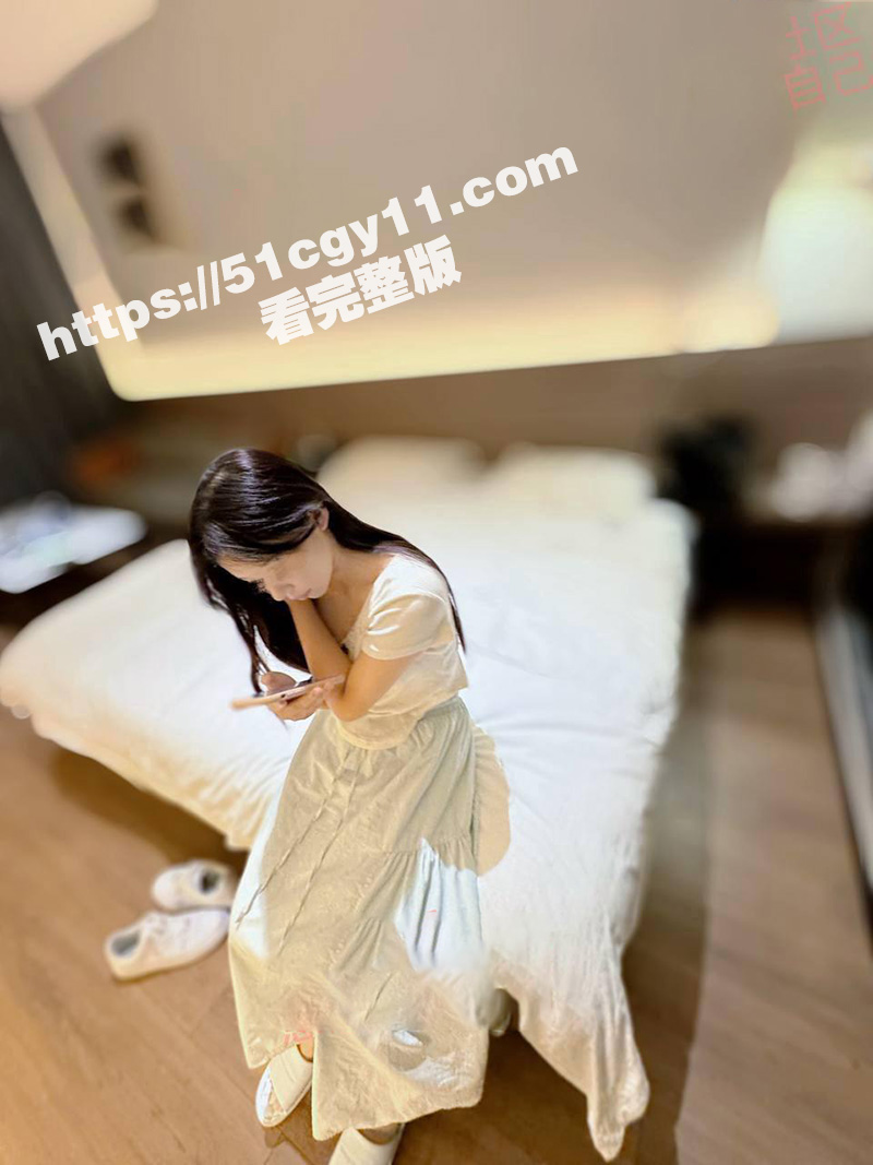 海角乱伦大神 意淫自己妹妹 露脸肉偿小贱人 带眼罩第二次做 现在不喊疼了！