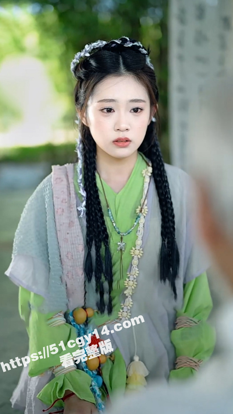 每日短剧《白茶不予》女孩命格天生缺钱 为改命奉师命下山 意外与傅氏清冷总裁闪婚！