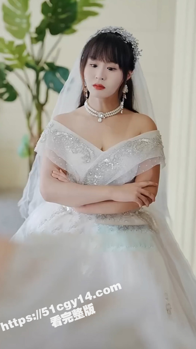 每日短剧《被甩后豪门千金甜又飒》姜瑜在婚礼上被未婚夫杨海乐抛弃 随后却发现自己竟然是首富千金！