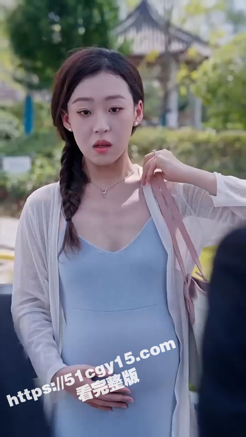 每日短剧《离婚后我带女儿走上人生巅峰》她产检时他却陪在白月光身边 她甩下离婚协议书潇洒离开 回到豪门被大佬哥哥放在心尖上宠！