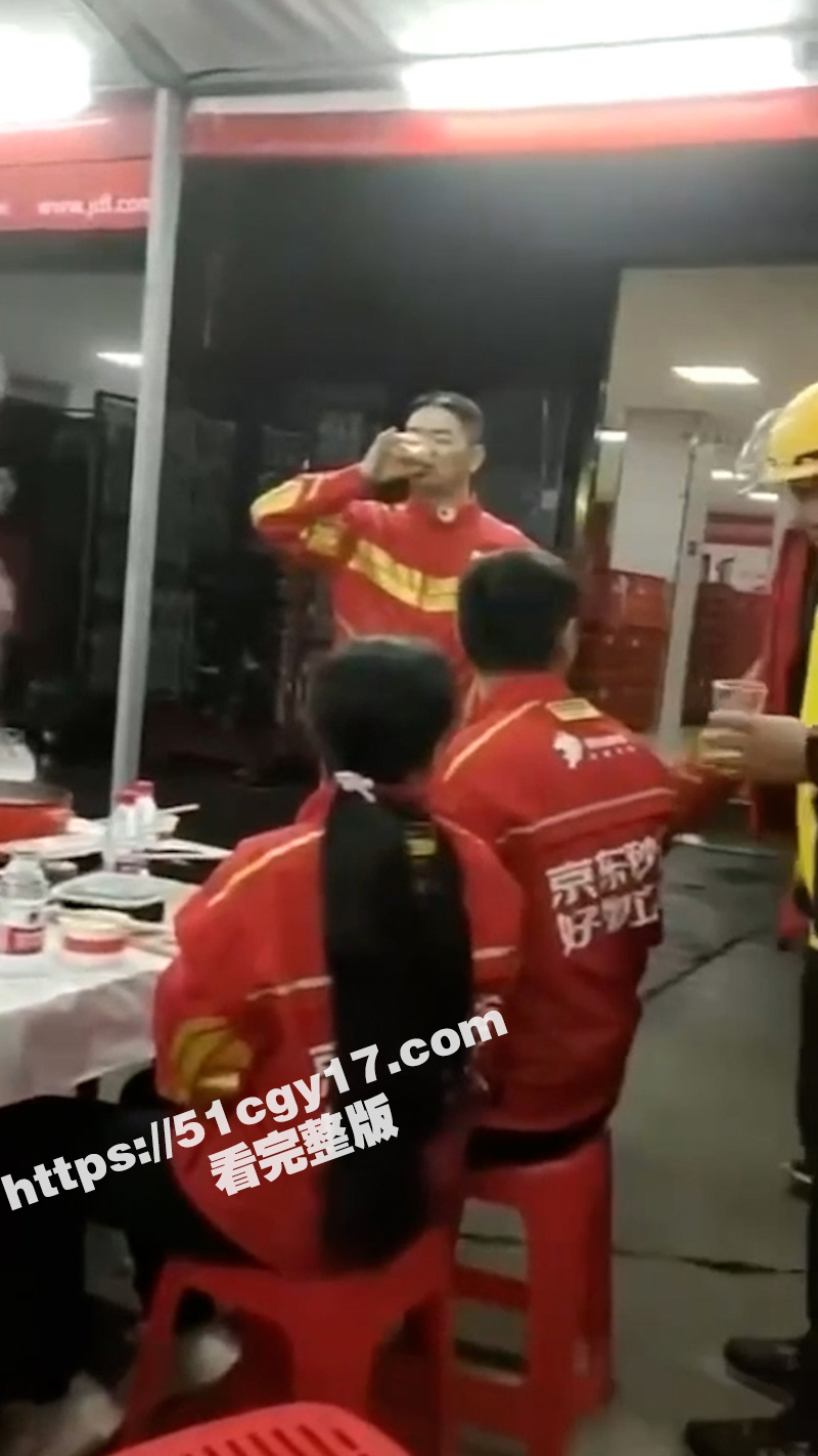 瓜友晚上吃火锅 一个相关图片