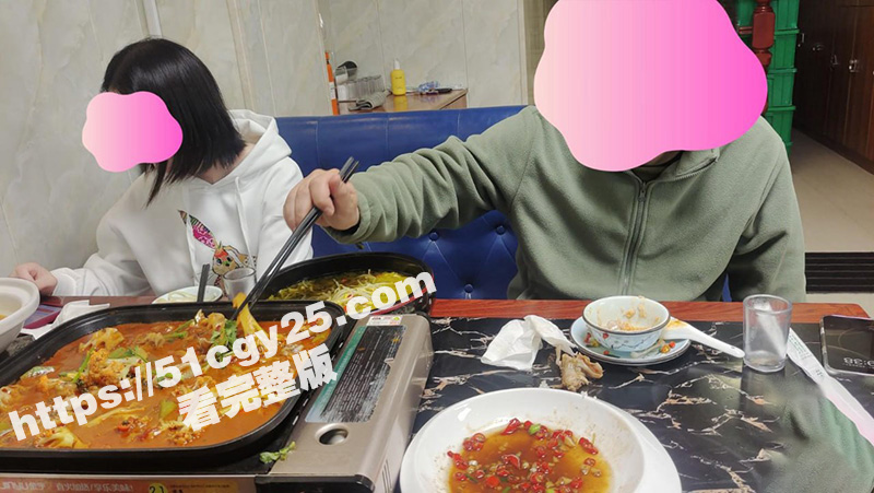 海角乱伦大神 我和娇妻的日常 大哥出差带着小兄弟去3P大嫂 偷情的感觉就是刺激！