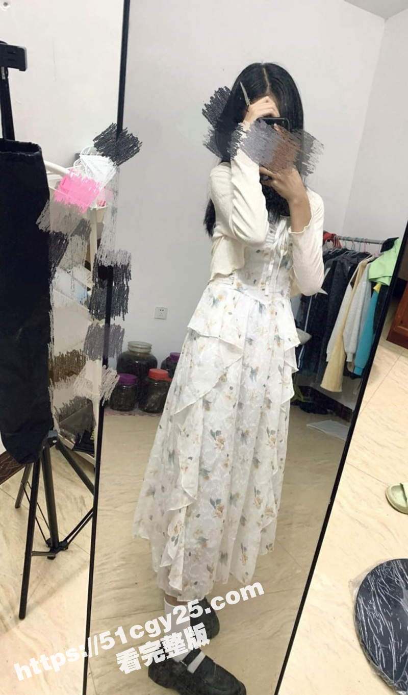 海角乱伦大神 想睡我妹小宁 舔狗给我妹打电话时候操她 我妹娇喘回答在吃辣条！