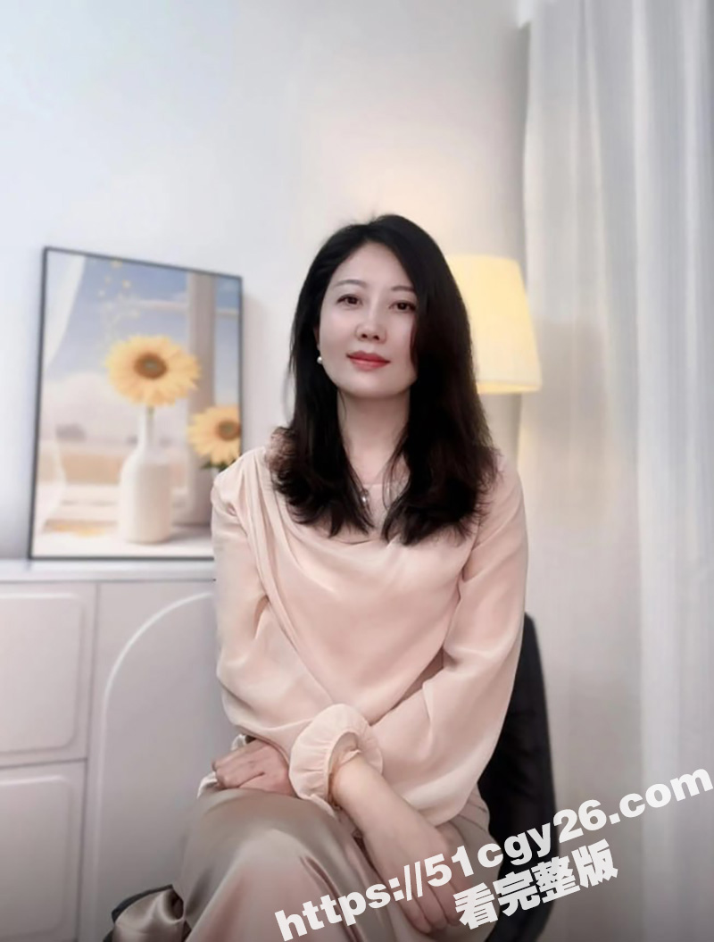 海角乱伦大神 妈妈的丰乳肥臀 良家老妈堕落沉迷性虐 插入菊花爽到她颤抖抽搐！