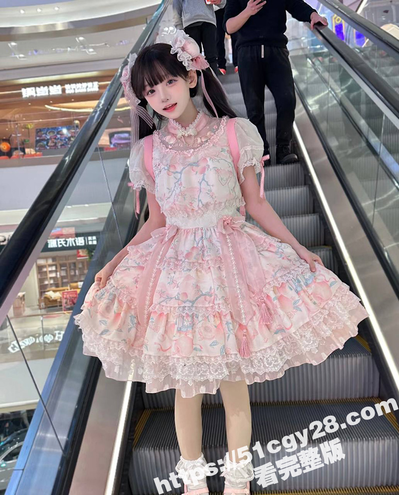 海角乱伦大神 我是奶气草莓 在楼道里偷偷摸摸插女儿 无套内射嫩穴爽翻天！