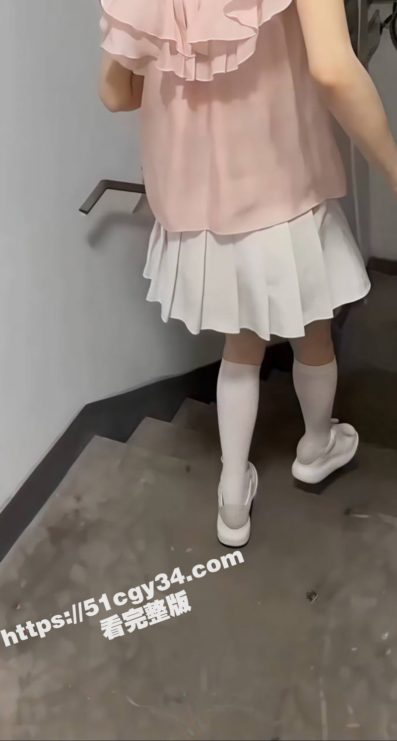 海角乱伦大神 和堂妹相关图片