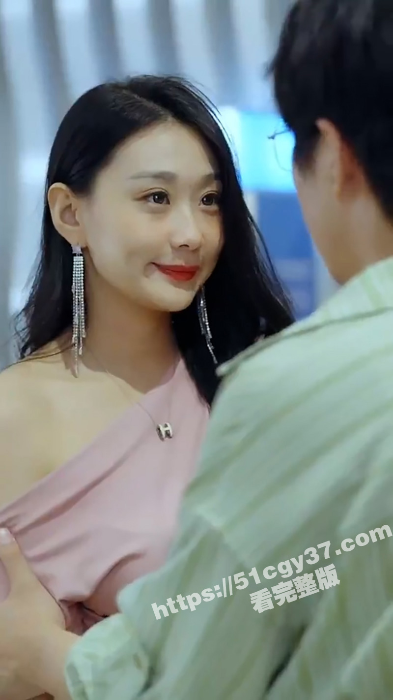 擦边短剧《我的美女室相关图片