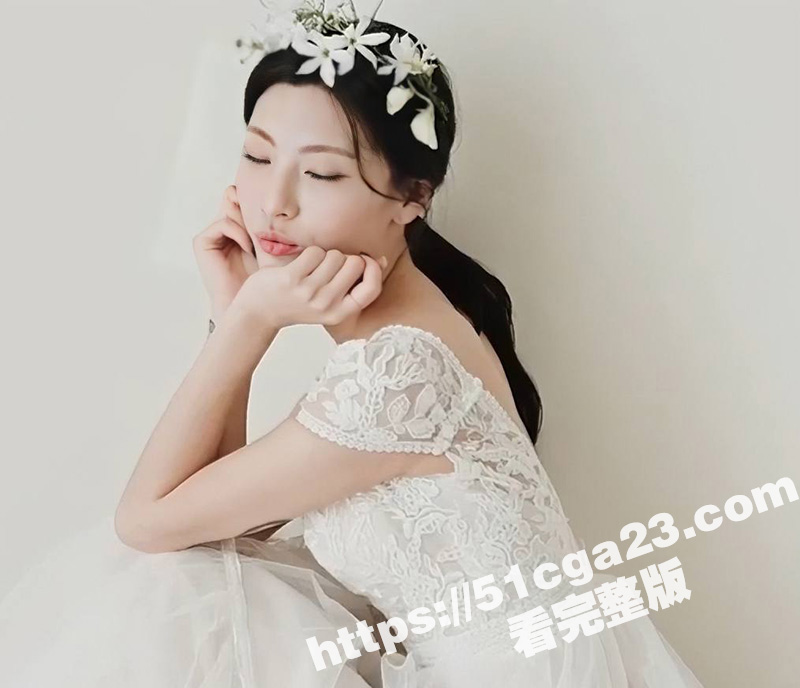 冷艳高级脸韩女与男友3p视频流出 场面淫荡无比激情四射 全网最全完整版！