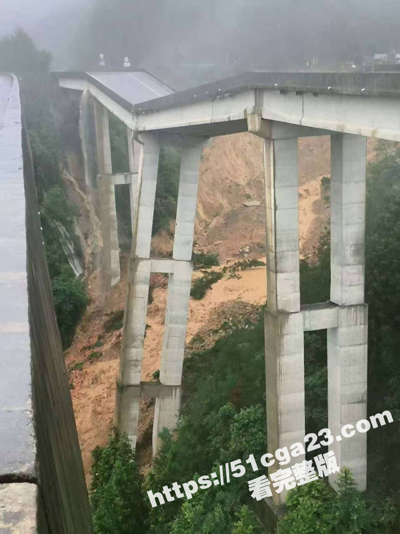 厦蓉高速千秋大桥发生相关图片