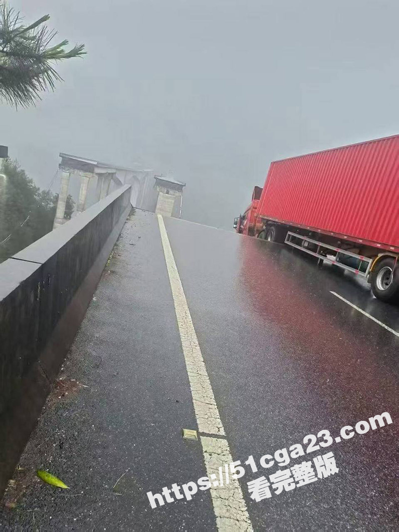 厦蓉高速千秋大桥发生相关图片