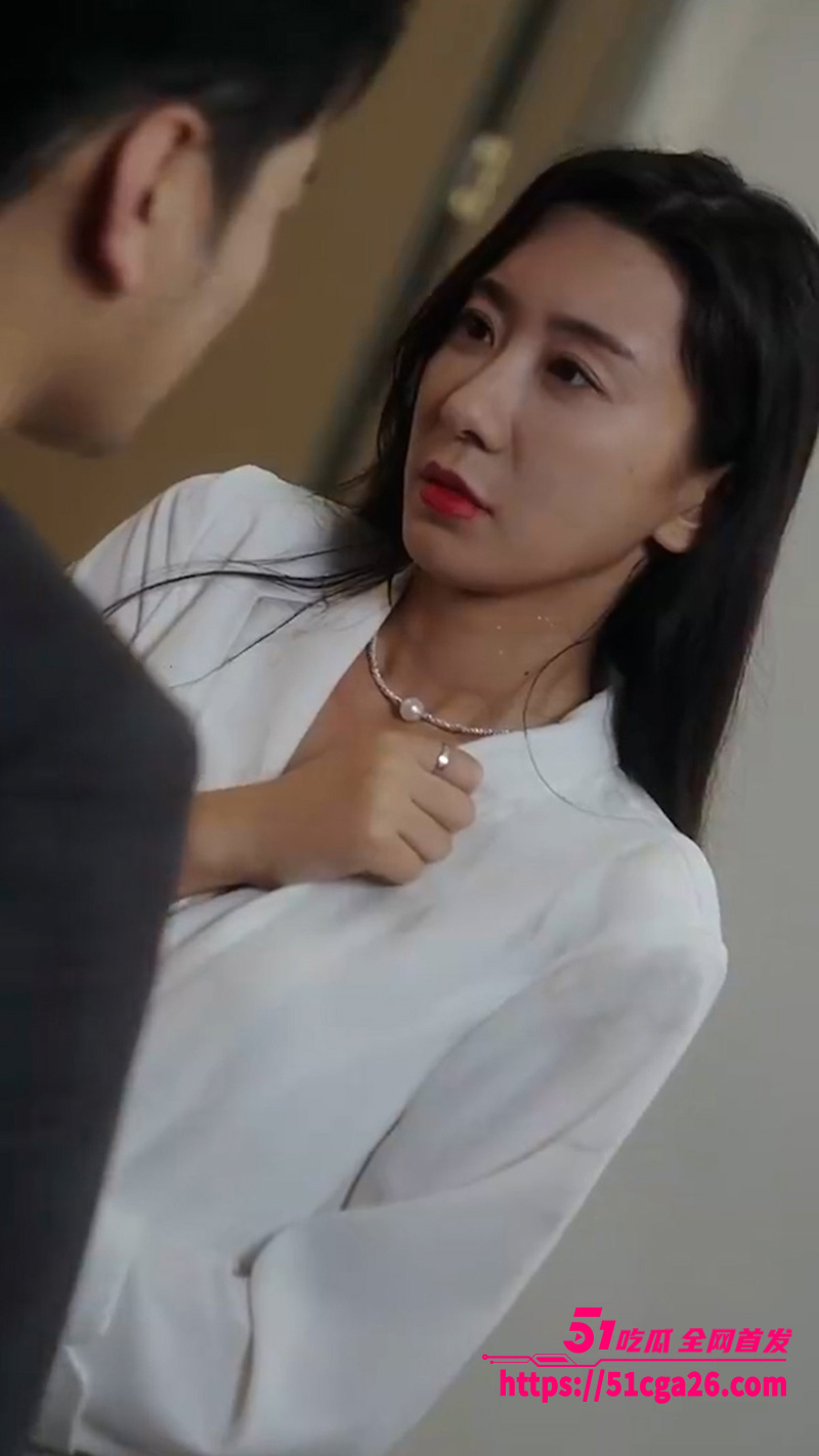 擦边短剧《我的空姐老相关图片