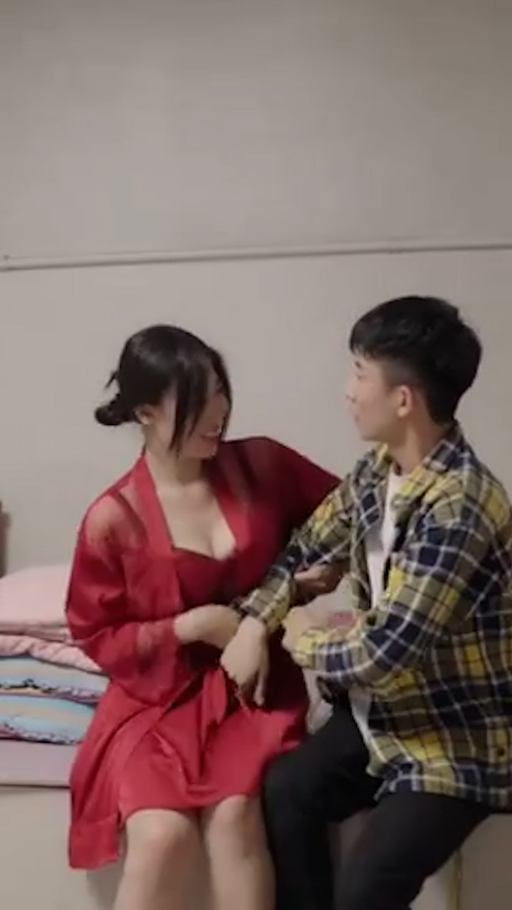 擦边短剧《神医小师弟相关图片
