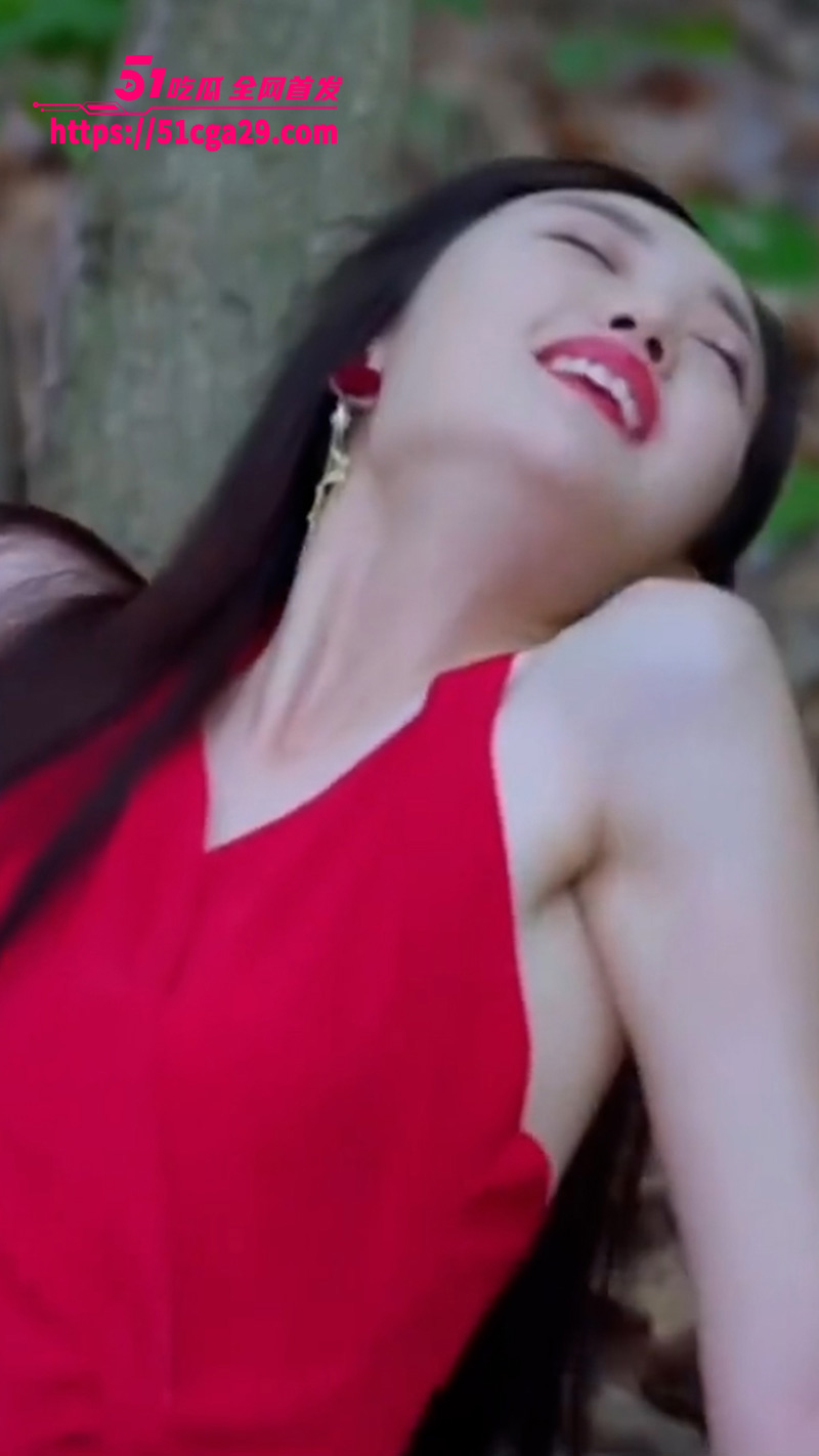 擦边短剧《逆袭从村里相关图片