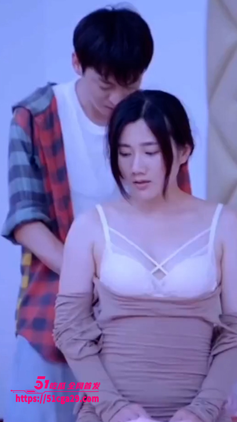 擦边短剧《逆袭从村里相关图片