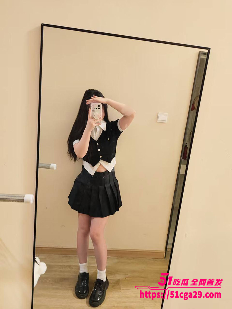 海角乱伦大神 纯爱藏黄刀 趁亲妹没回来狂草表妹 没想到表妹竟然潮喷了！